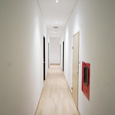 Oyo 344 Kr Hotel Palembang Exteriör bild