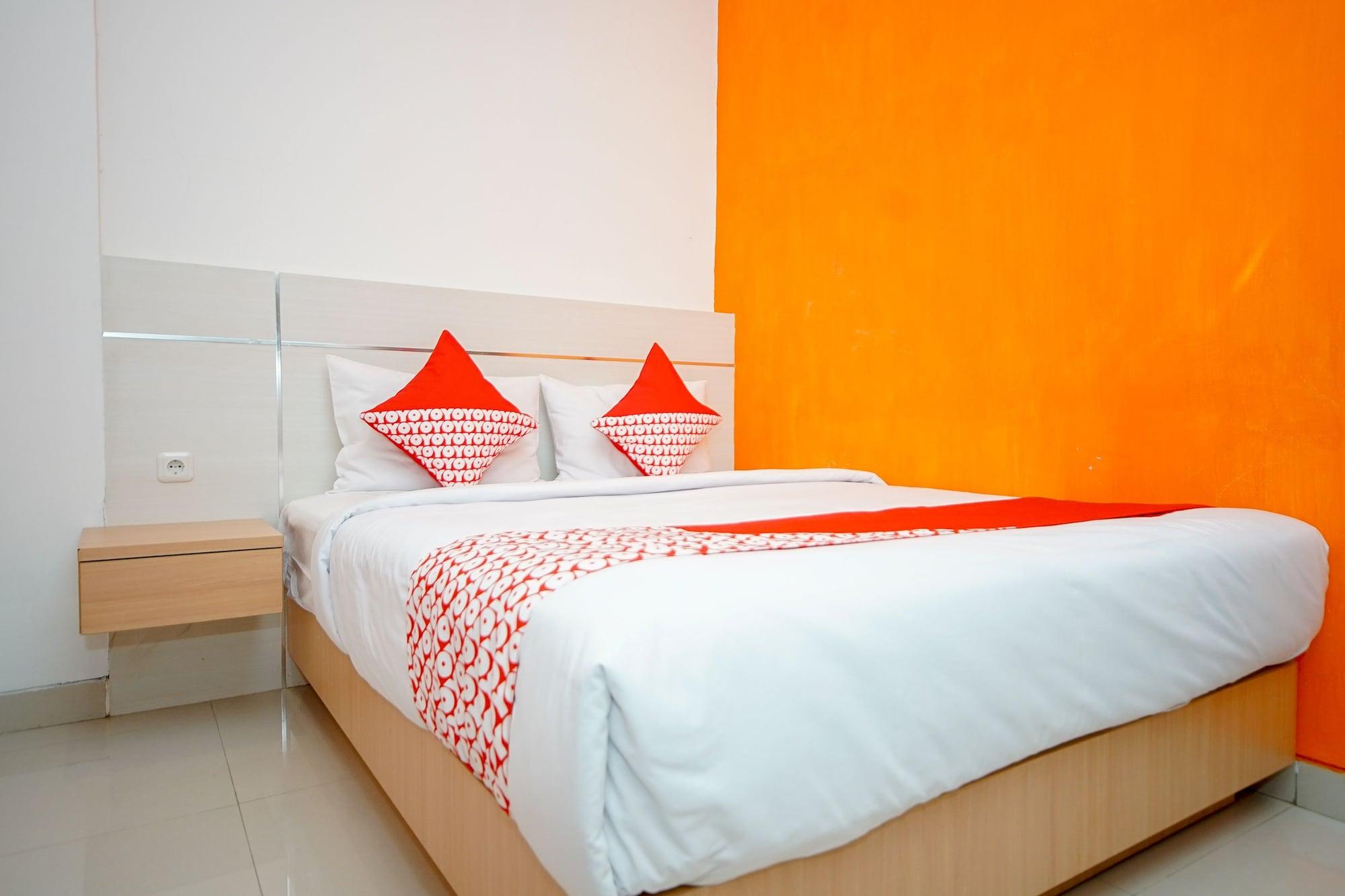 Oyo 344 Kr Hotel Palembang Exteriör bild