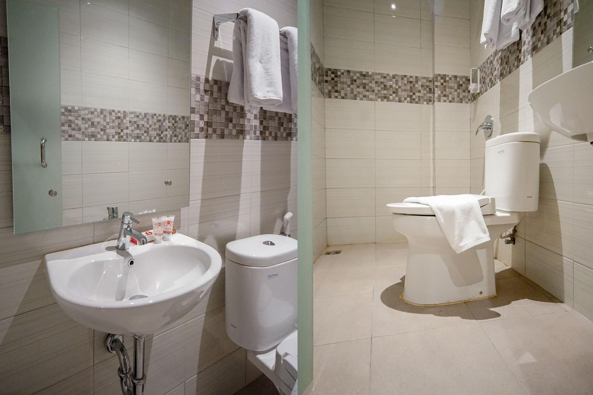 Oyo 344 Kr Hotel Palembang Exteriör bild