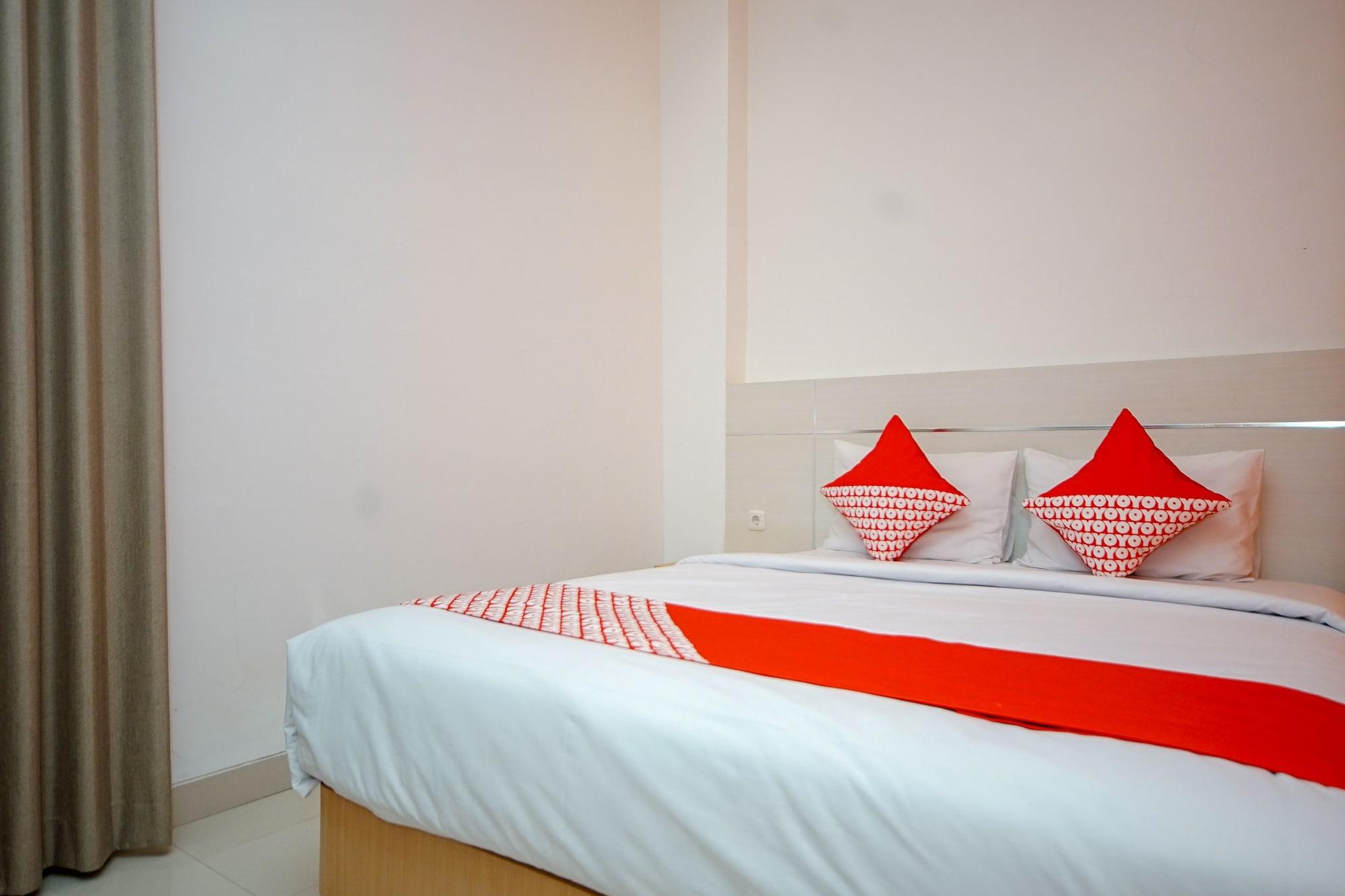 Oyo 344 Kr Hotel Palembang Exteriör bild