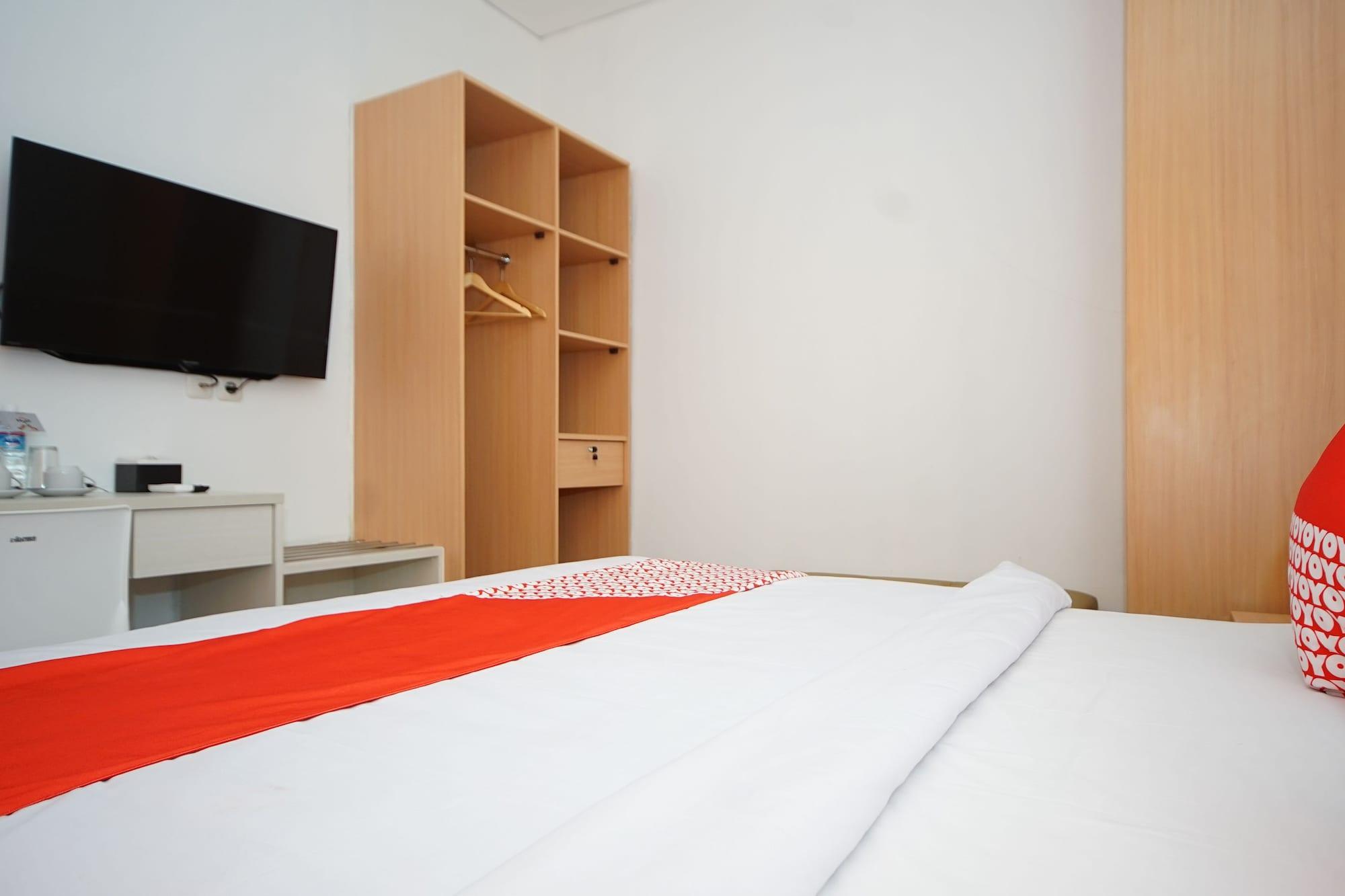 Oyo 344 Kr Hotel Palembang Exteriör bild
