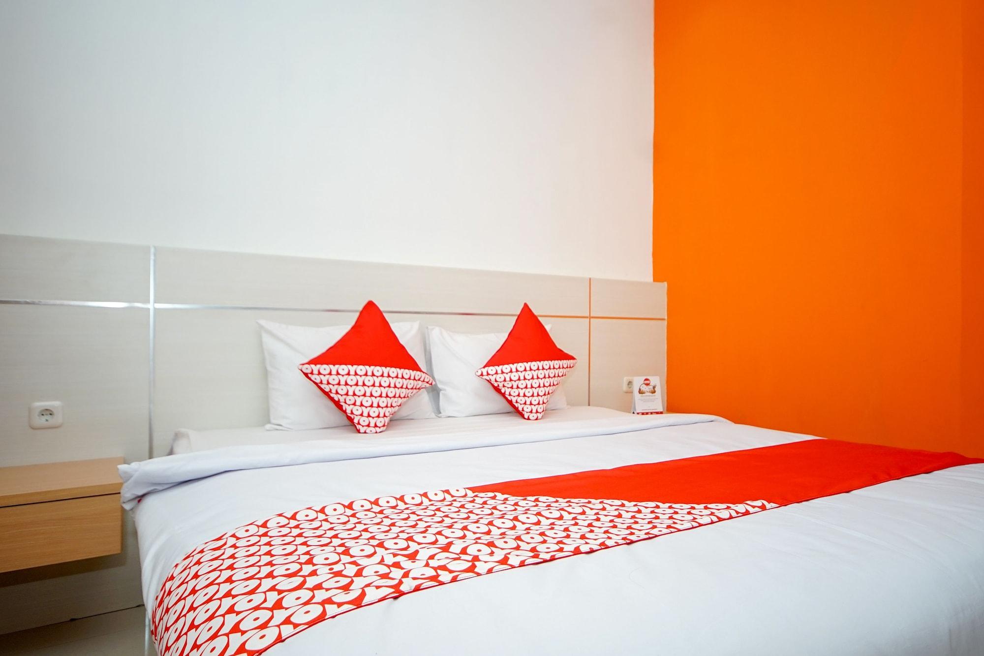 Oyo 344 Kr Hotel Palembang Exteriör bild