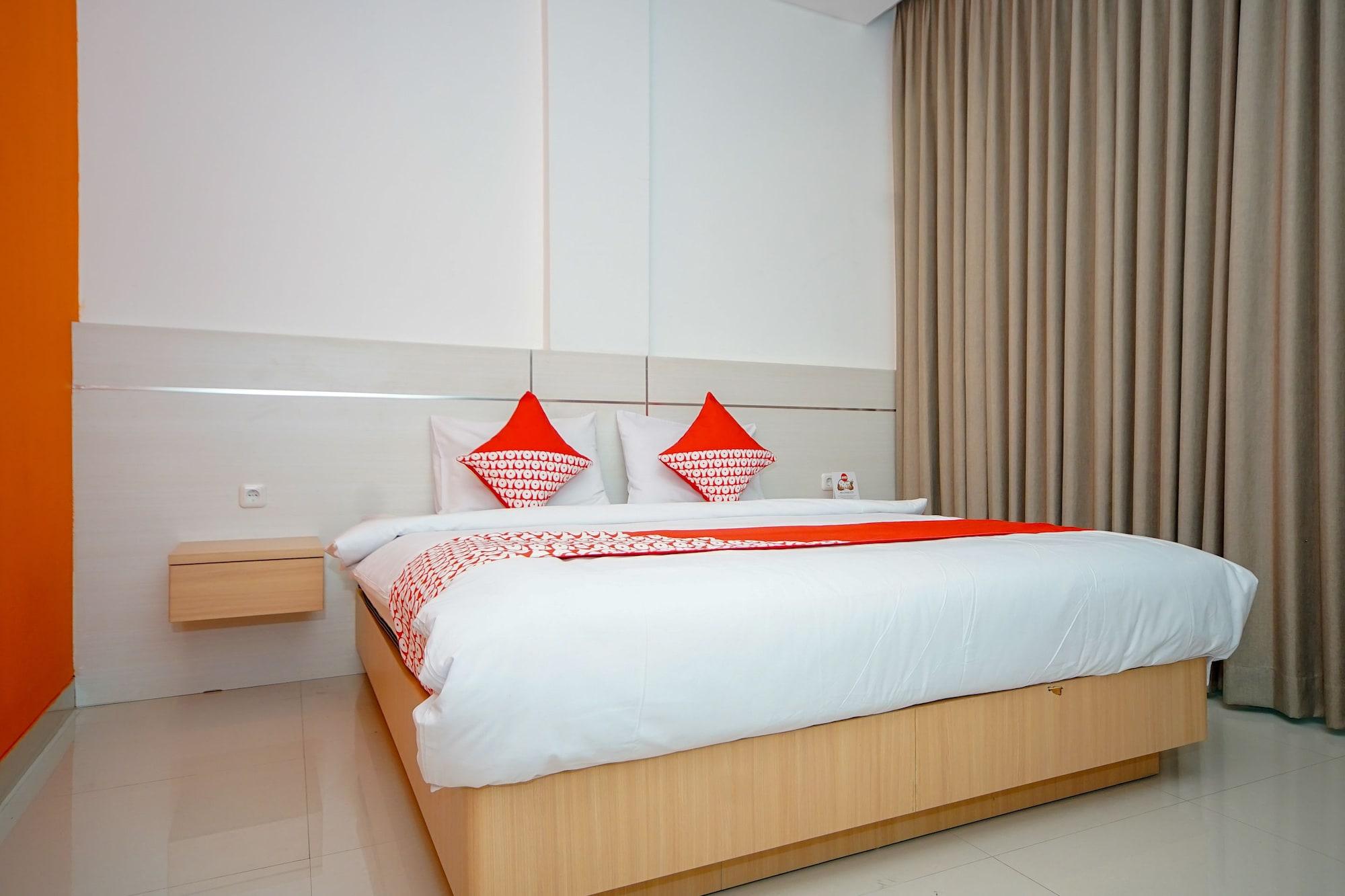 Oyo 344 Kr Hotel Palembang Exteriör bild