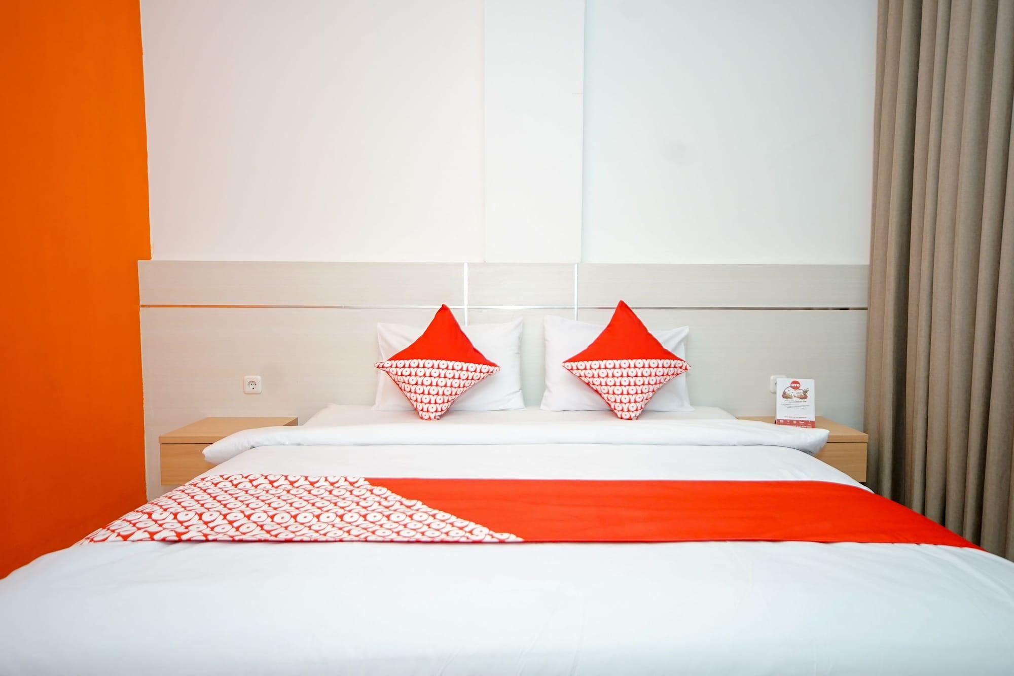Oyo 344 Kr Hotel Palembang Exteriör bild