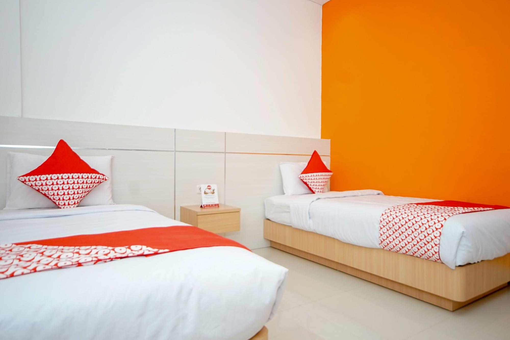 Oyo 344 Kr Hotel Palembang Exteriör bild