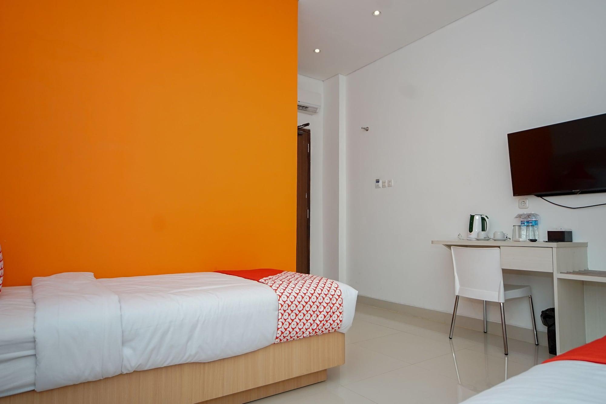 Oyo 344 Kr Hotel Palembang Exteriör bild