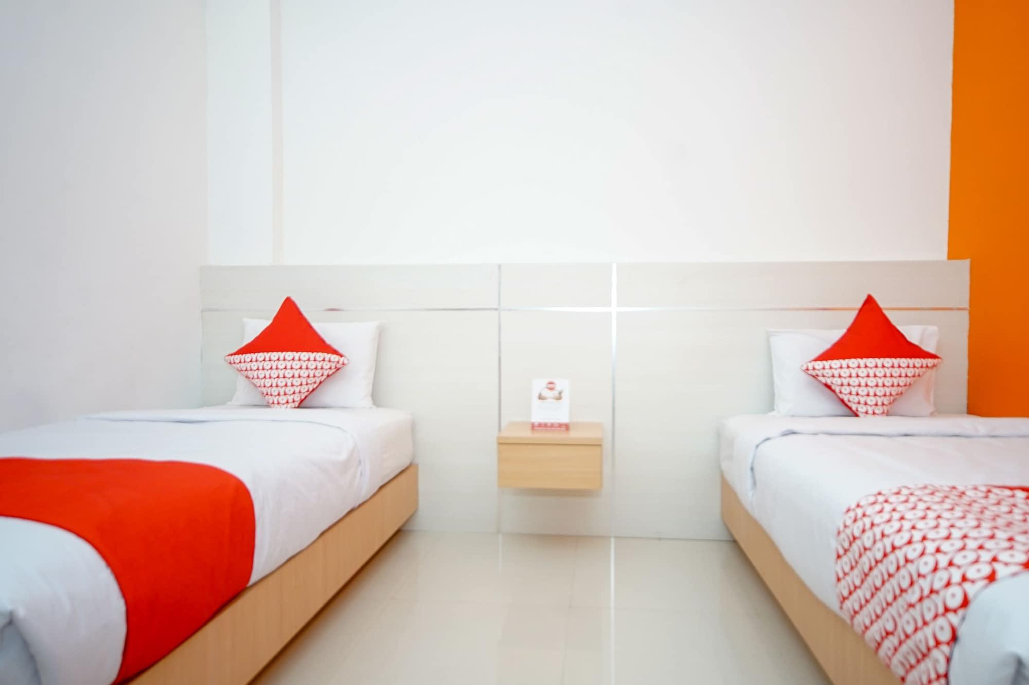 Oyo 344 Kr Hotel Palembang Exteriör bild