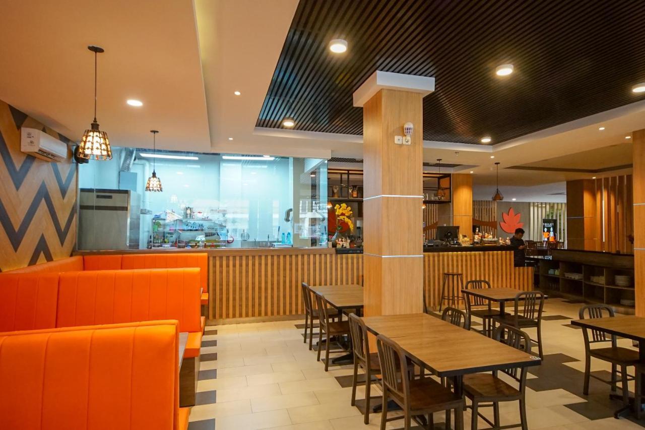 Oyo 344 Kr Hotel Palembang Exteriör bild