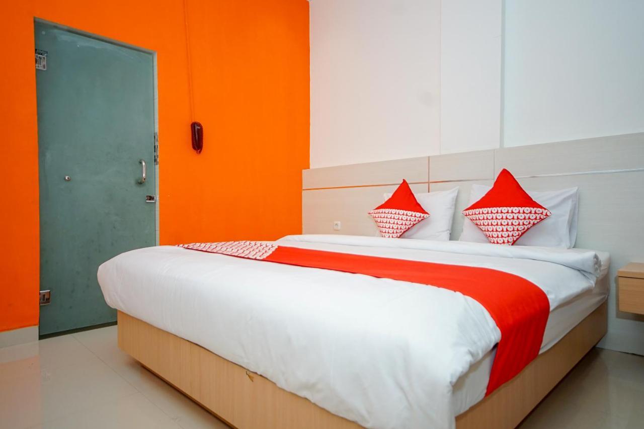 Oyo 344 Kr Hotel Palembang Exteriör bild