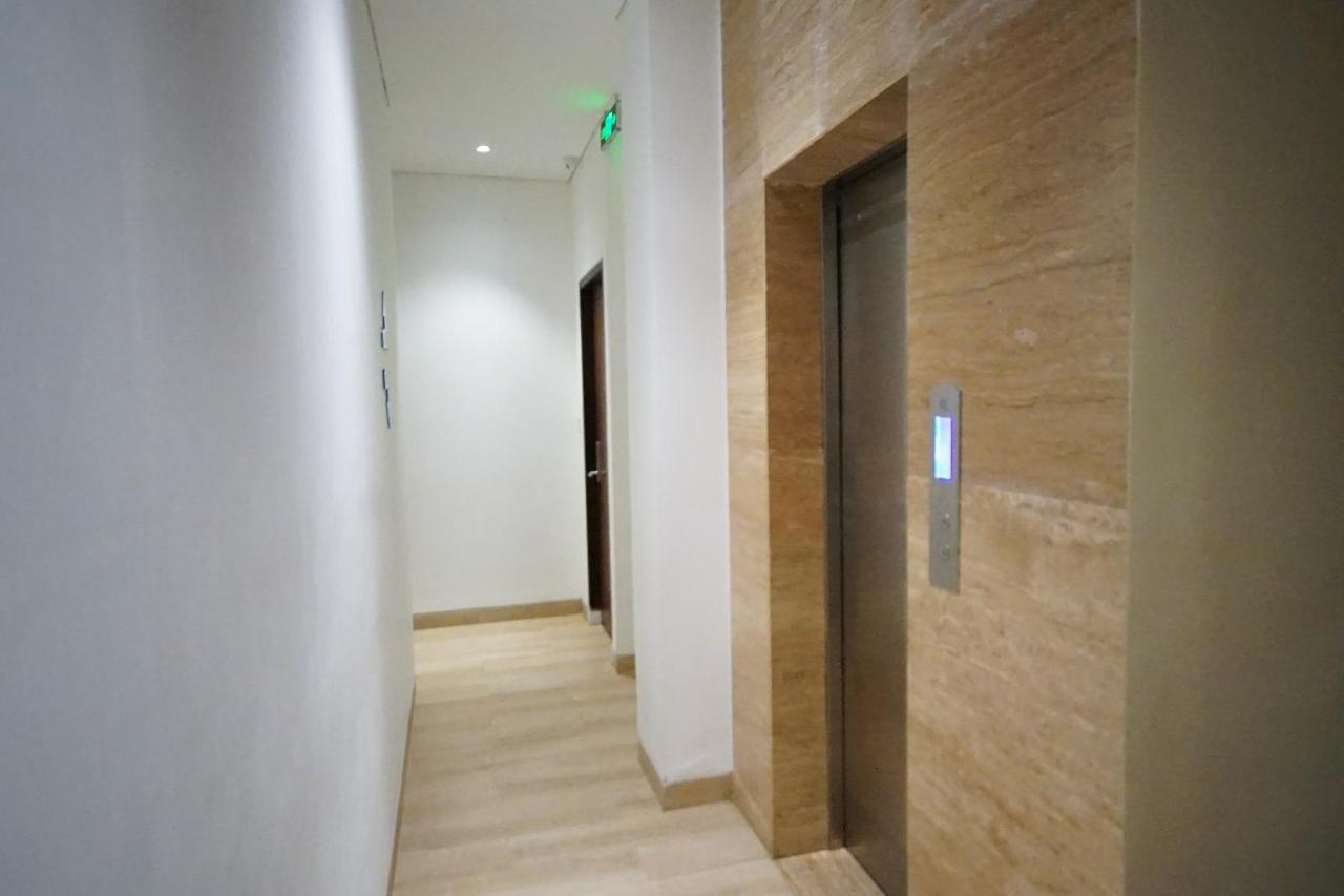 Oyo 344 Kr Hotel Palembang Exteriör bild