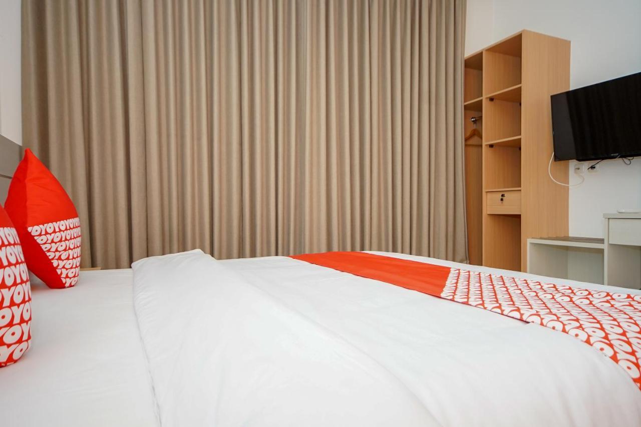 Oyo 344 Kr Hotel Palembang Exteriör bild