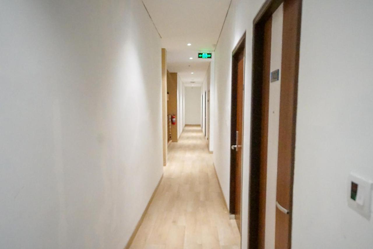 Oyo 344 Kr Hotel Palembang Exteriör bild
