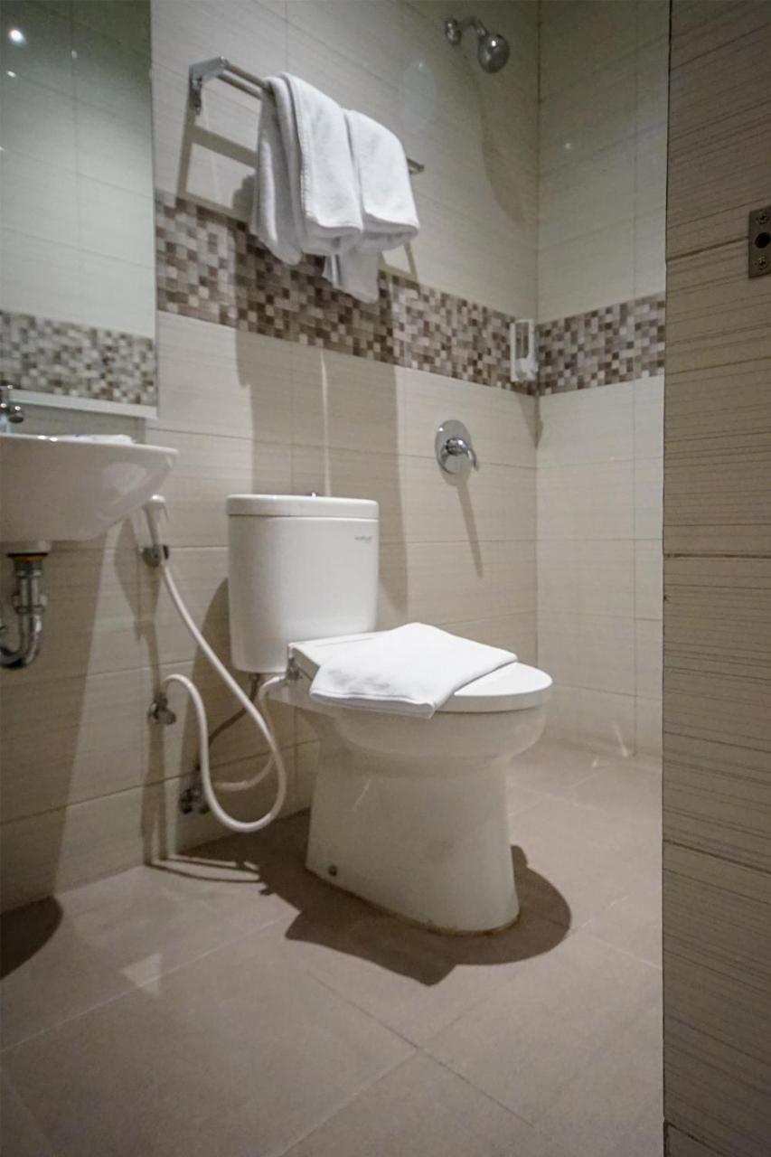 Oyo 344 Kr Hotel Palembang Exteriör bild