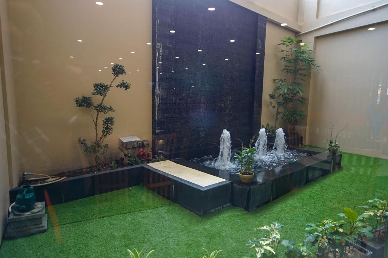 Oyo 344 Kr Hotel Palembang Exteriör bild
