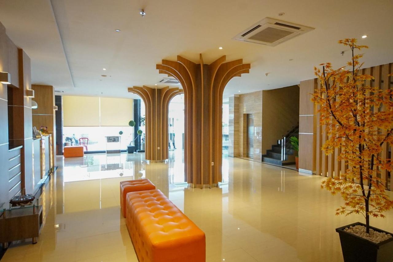 Oyo 344 Kr Hotel Palembang Exteriör bild