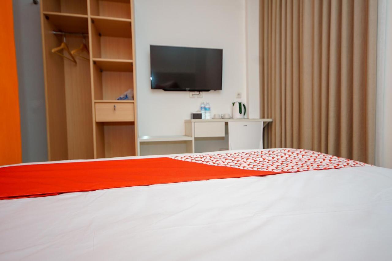 Oyo 344 Kr Hotel Palembang Exteriör bild