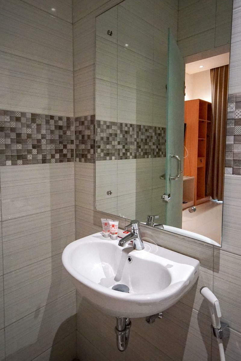 Oyo 344 Kr Hotel Palembang Exteriör bild