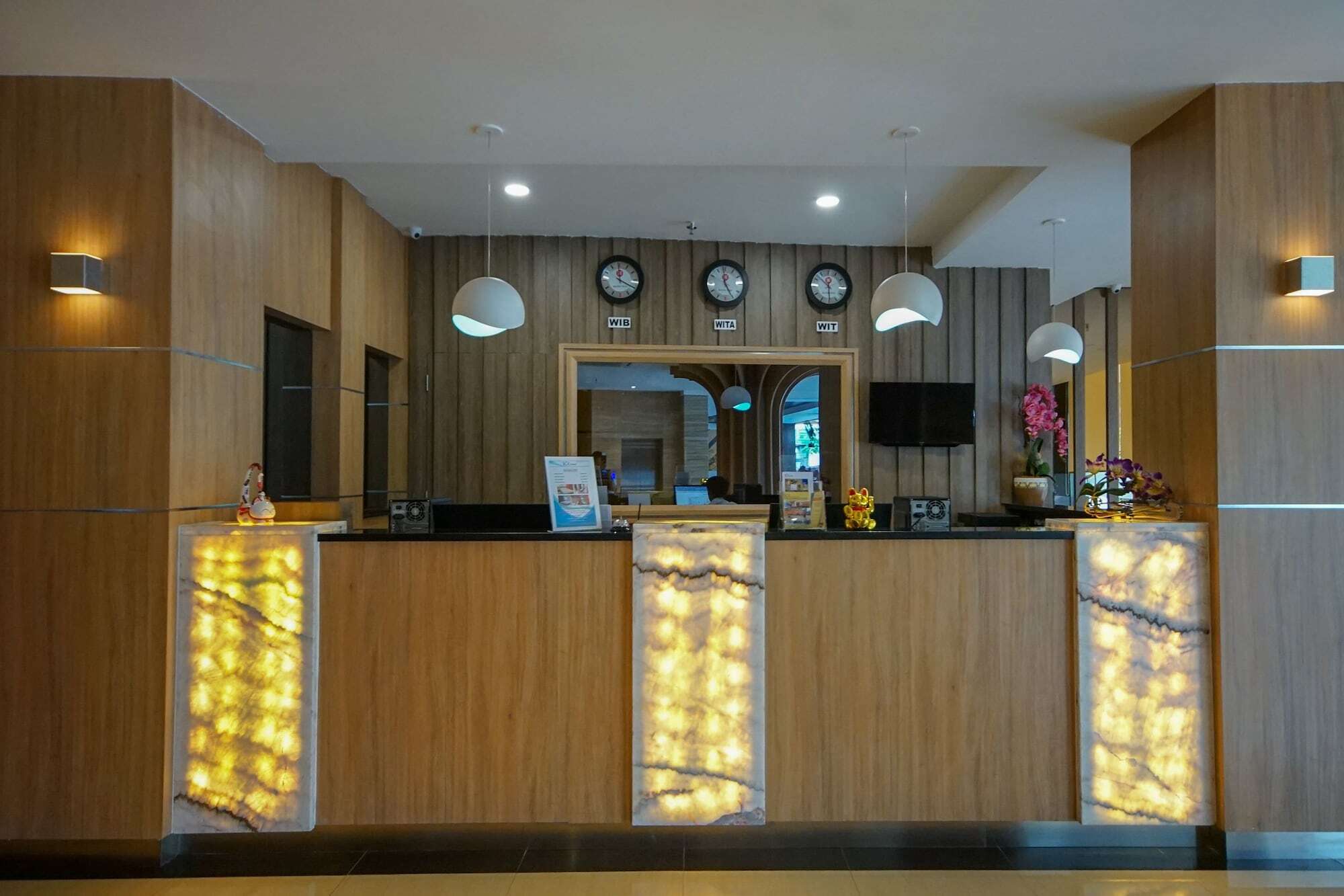 Oyo 344 Kr Hotel Palembang Exteriör bild