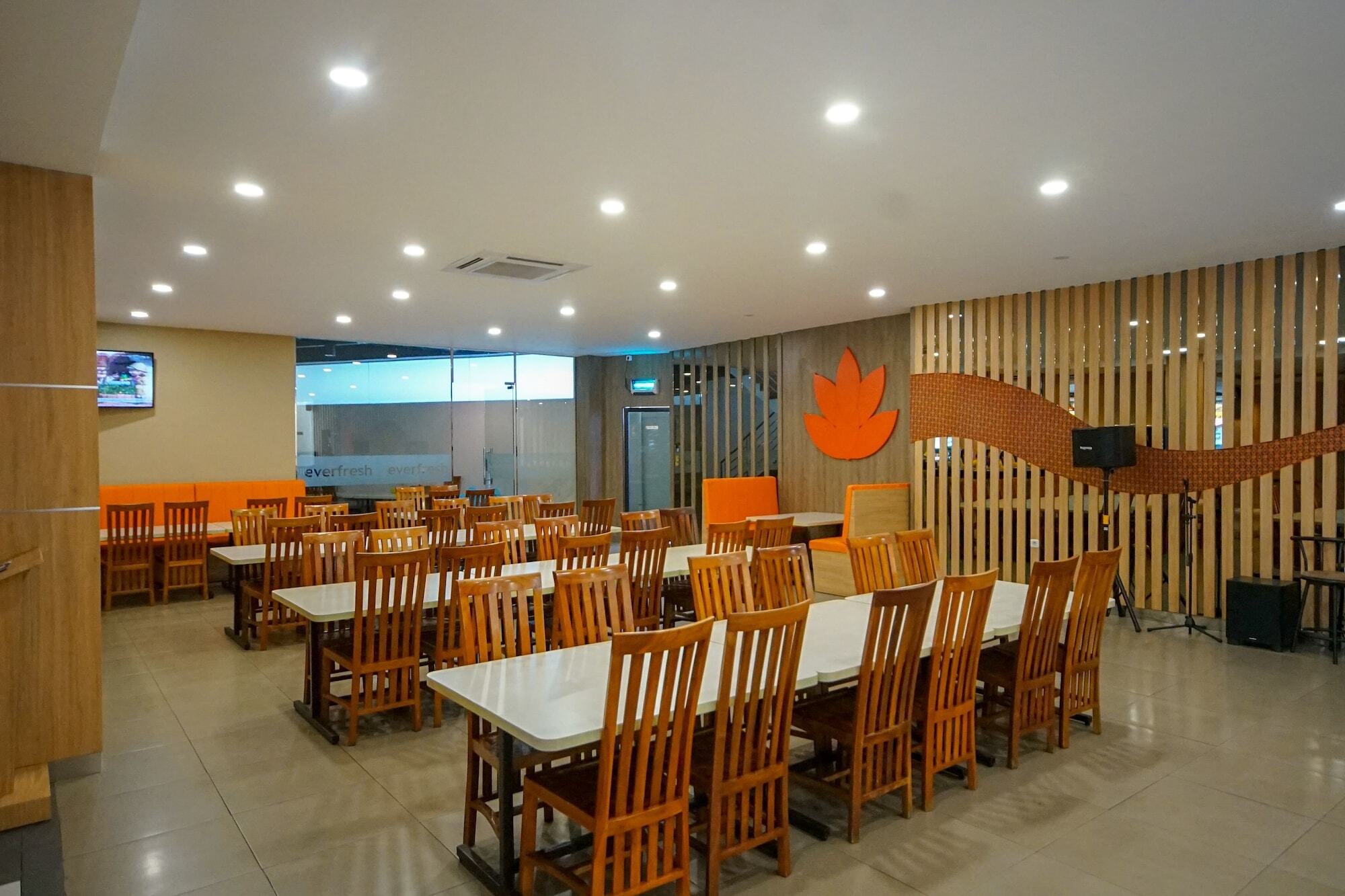 Oyo 344 Kr Hotel Palembang Exteriör bild
